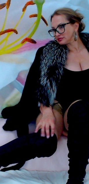 Model - LillyDiaz deepthroat