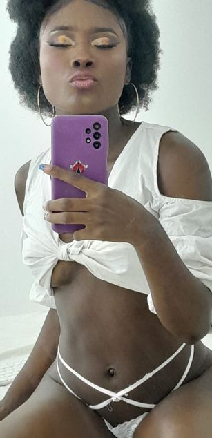 Model - OlivieLeroy deepthroat