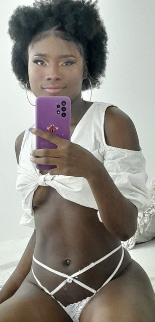 Model - OlivieLeroy deepthroat