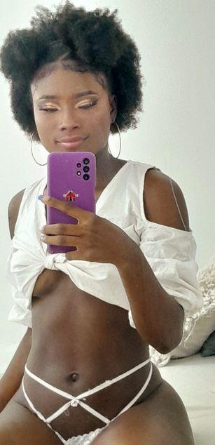 Model - OlivieLeroy deepthroat