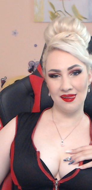 Model - Miss Lexy Gold fetish