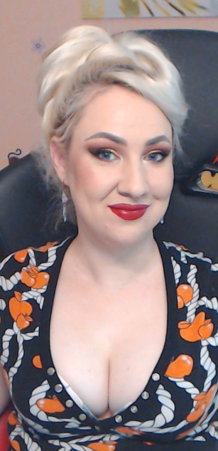 Model - Miss Lexy Gold fetish