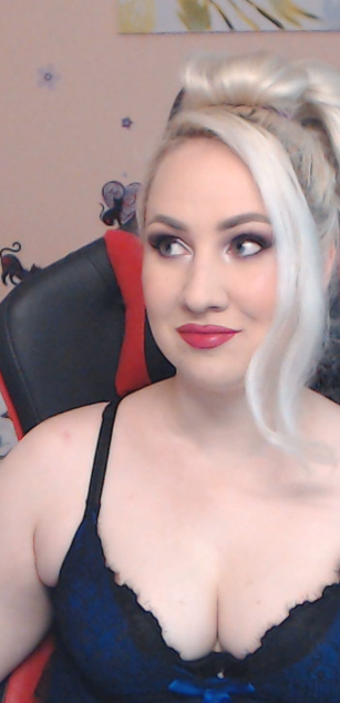 Model - Miss Lexy Gold fetish