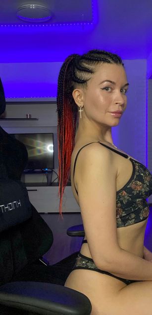 Model - Kleoxxx deepthroat