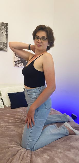 Model - Juna striptease