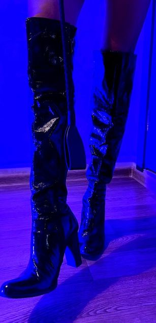 Model - Donna Luan heels