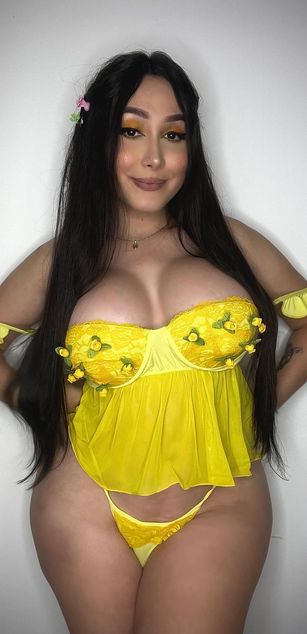 Model - Cloe whitex bigtits