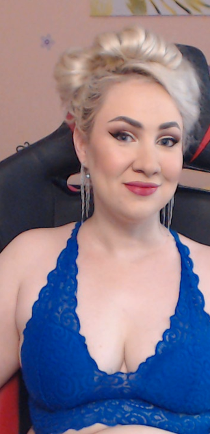 Model - Miss Lexy Gold fetish