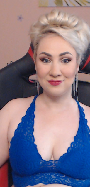 Model - Miss Lexy Gold fetish