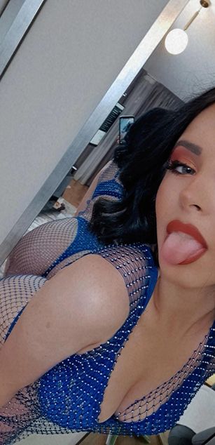 Model - MoniqueHills striptease