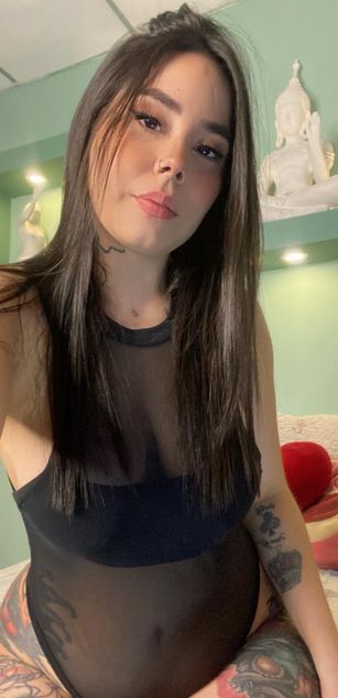 Model - Lilith Rosee deepthroat