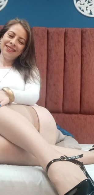 Model - Scarlett Queens blowjob