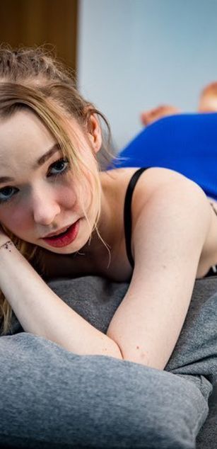 Model - Lila Blooms feet