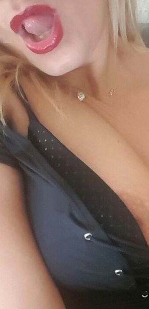 Model - HOT MILF hotpussy