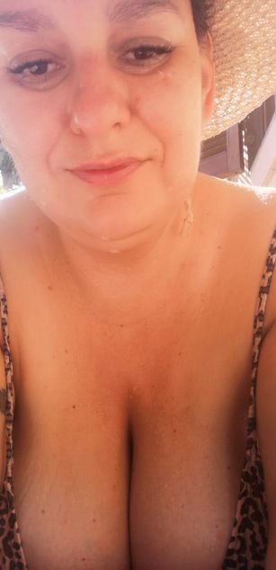 Model - Selene curvy