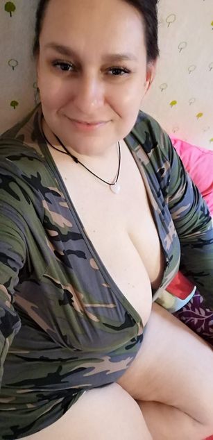 Model - Selene curvy