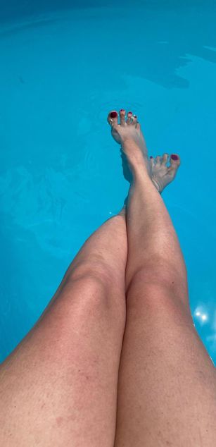 Model - GoddessHarley feet