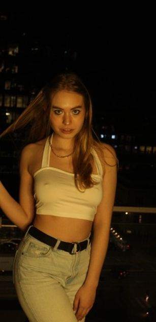 Model - AnyAmaazzy blowjob