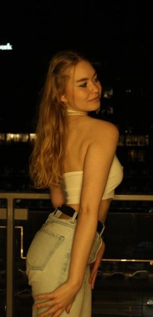 Model - AnyAmaazzy blowjob