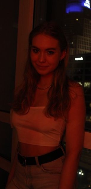 Model - AnyAmaazzy blowjob