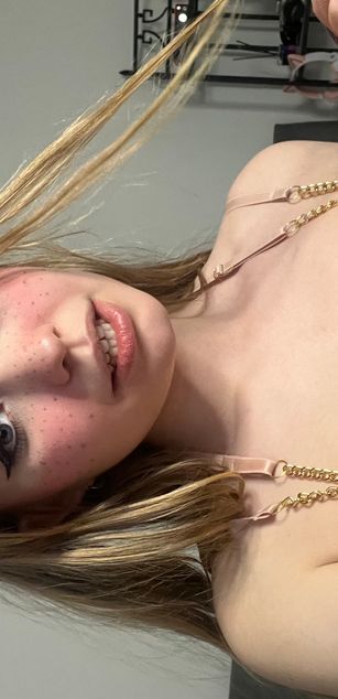 Model - AnyAmaazzy blowjob