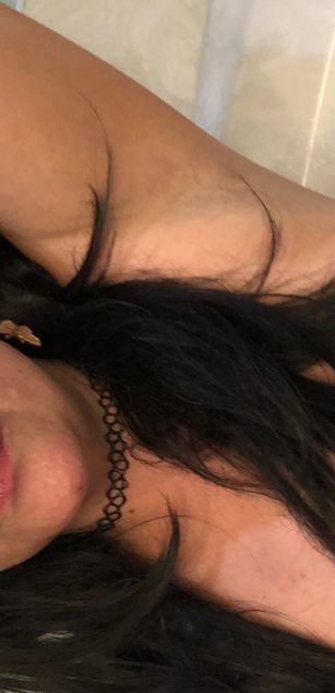 Model - AlexisToppFoxXx milf