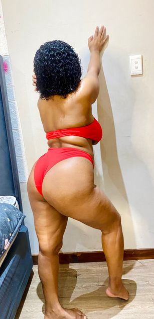 Model - Bustyzii blowjob