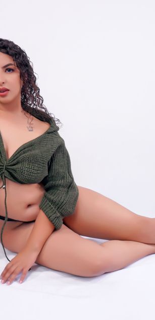 Model - April Roxx toys