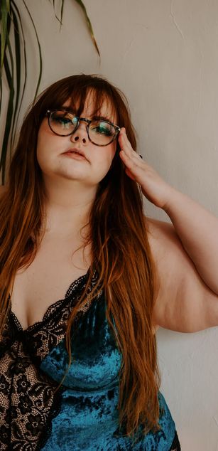Model - Allie Sparks curvy