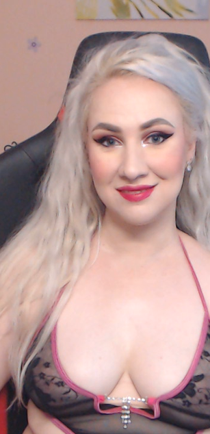 Model - Miss Lexy Gold fetish