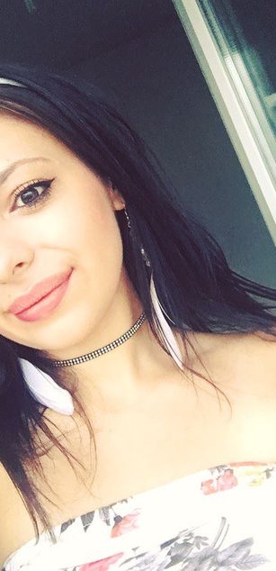 Model - EmiliaSong legs