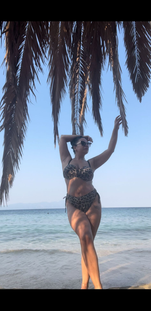 Model - LucyRyder curvy