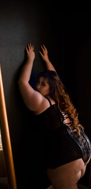 Model - Allie Sparks curvy