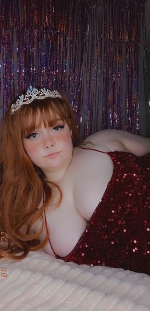 Model - Allie Sparks curvy