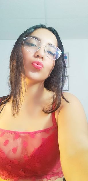 Model - LucyDerby deepthroat