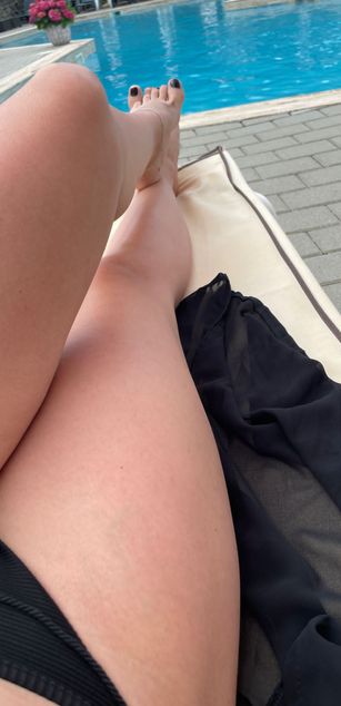 Model - GoddessHarley feet