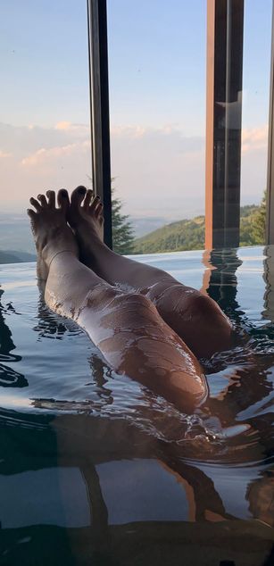 Model - GoddessHarley feet