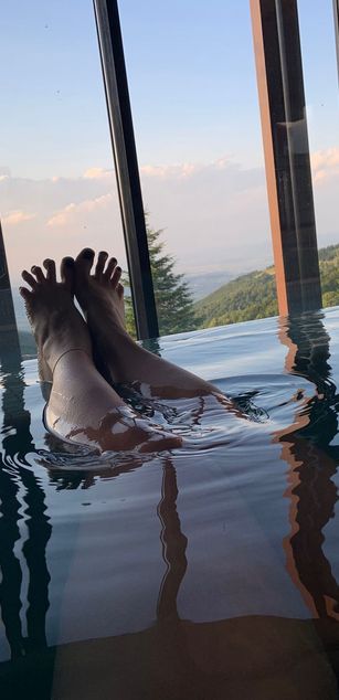 Model - GoddessHarley feet