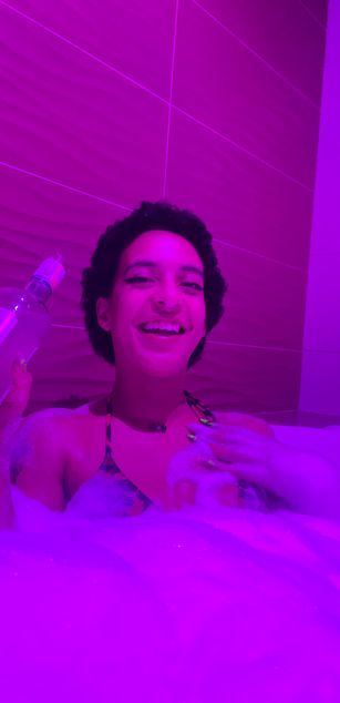 Model - Elizabeth corazon de leon hairy