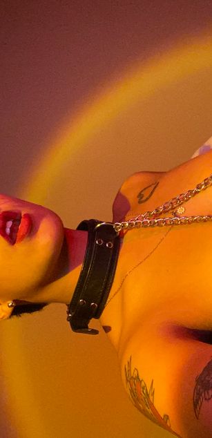 Model - Elizabeth corazon de leon hairy