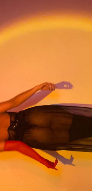 Model - Elizabeth corazon de leon hairy