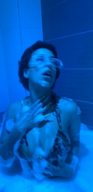 Model - Elizabeth corazon de leon hairy