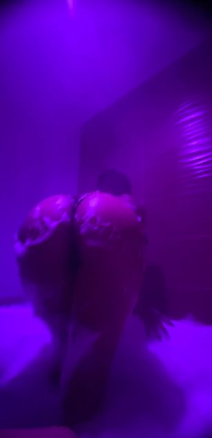 Model - Elizabeth corazon de leon hairy