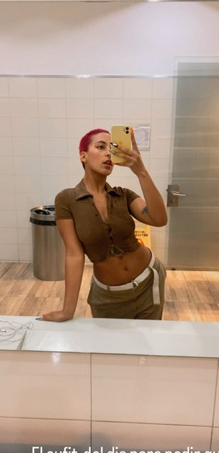 Model - Elizabeth corazon de leon hairy