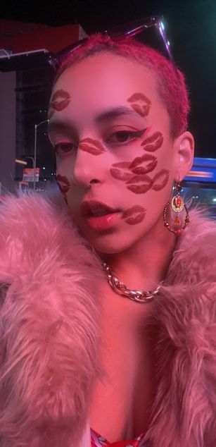 Model - Elizabeth corazon de leon hairy