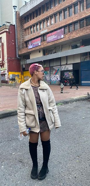 Model - Elizabeth corazon de leon hairy