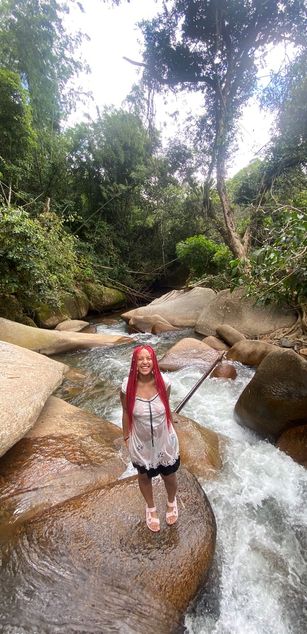 Model - Elizabeth corazon de leon hairy
