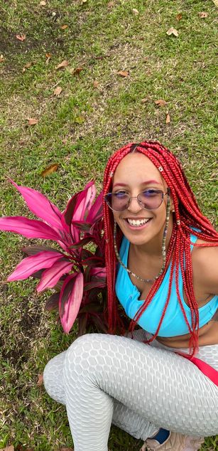 Model - Elizabeth corazon de leon hairy