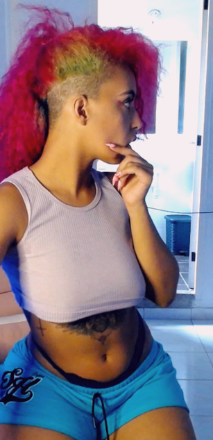 Model - Elizabeth corazon de leon hairy