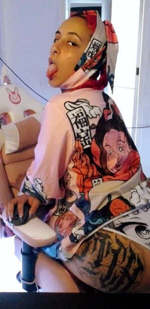 Model - Elizabeth corazon de leon hairy